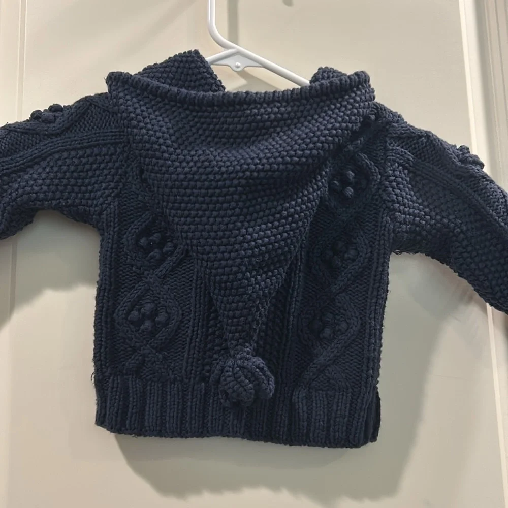𝅺Old Navy Knitted ZipUp Hooded sweater jacket w/lovely knit patterns size 3-6M